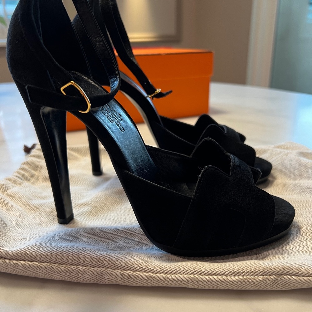 Hermès Ella Black  Goatskin Initiale Sandal - Size 37